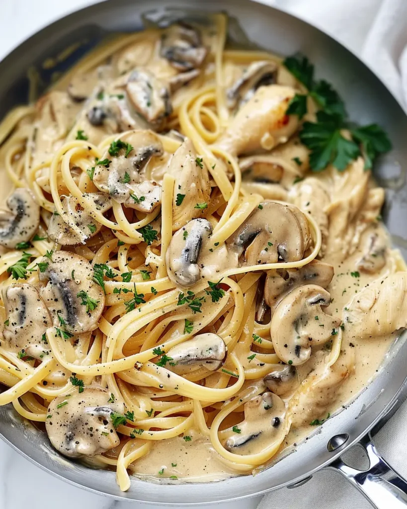 Spaghetti crémeux au poulet et aux champignons
