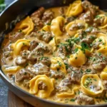 Tortellini au bœuf Stroganoff crémeux en une seule poêle avec une sauce savoureuse
